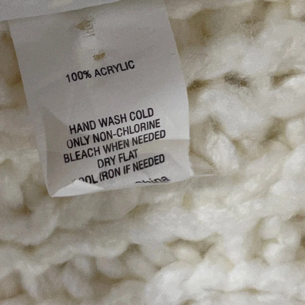 *NWOT GAP San Francisco California Women's Beige Knitted Scarf
